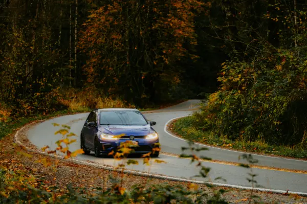 „Greiti ir įsiutę“ posūkiuose: kodėl keliuose nėra vietos kino scenoms?