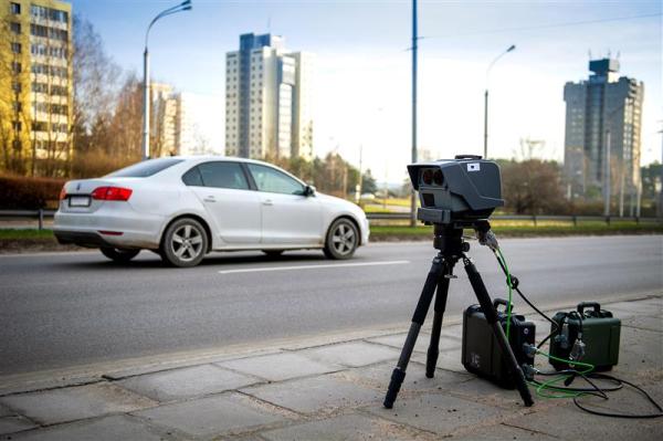 Vėluoju, gimdau, turiu pavedžioti šunį – kas pateisina greičio viršijimą?